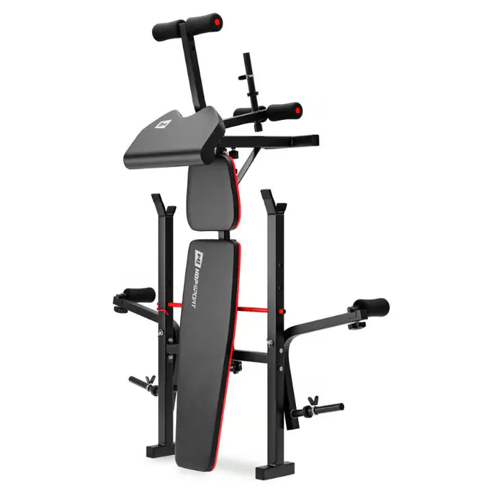 Treningsbenk med vektstangsett, frontvisning med røde detaljer, polstrede puter og justerbare armer.