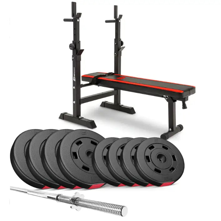 Treningsbenk med vektstangsett, åtte svarte vektskiver med røde detaljer og polstret benk med røde striper.