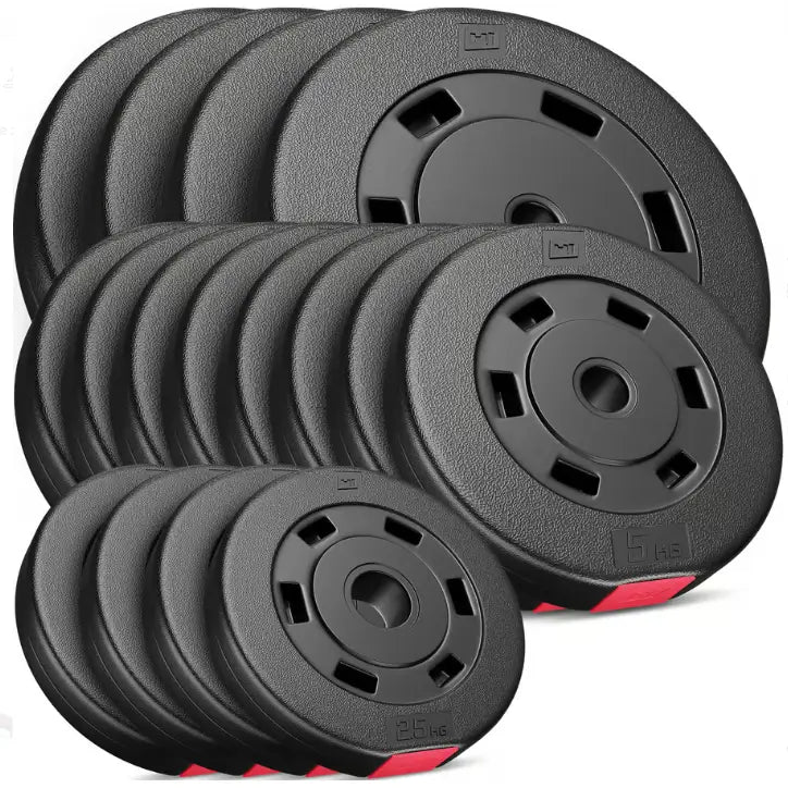 Vektplater til treningsbenk, sorte med røde detaljer, stablet i ulike størrelser fra skrå vinkel.