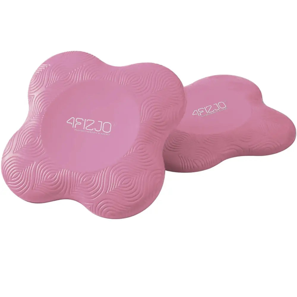 To rosa yoga balanseputer i skum, bølgeformet overflate og hvit logo, blomsterdesign, skrå vinkel.