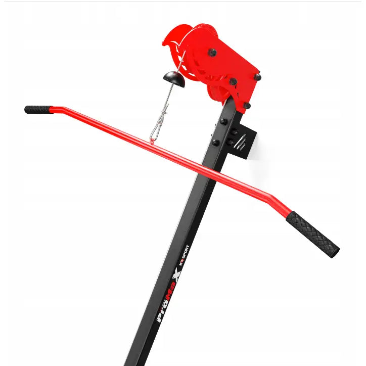 Nedtrekk maskin veggmontert, sideprofil som viser svarte håndtak med rillede grep og vaierhjul øverst.