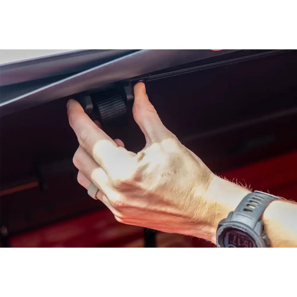 Tri-fold Flip-up Hard Cover Rough Country 5’7’’ - Ford F150 15-20