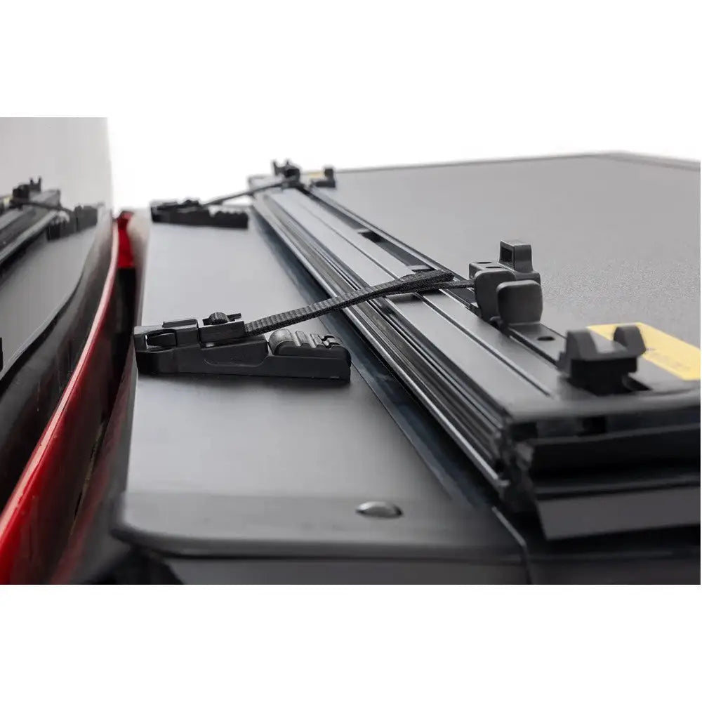 Tri-fold Flip-up Hard Cover Rough Country 5’7’’ - Ford F150 15-20