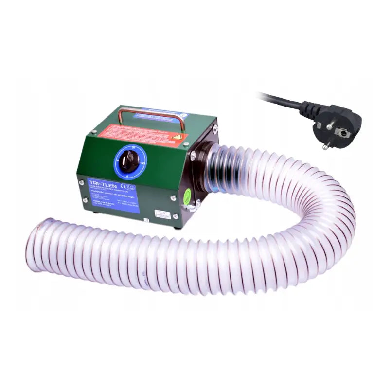 Tri-Tlen ozongenerator TR-20, grønn metallboks med frontbryter, bærehåndtak og tilkoblet gjennomsiktig slange.