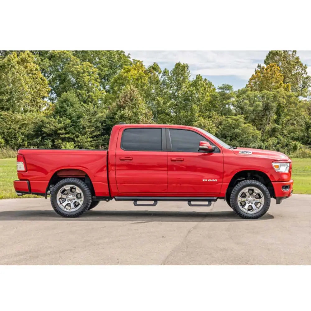 Trinn Justerbare Nivåer Rough Country Sr2 - Ram 1500 Dt 19-