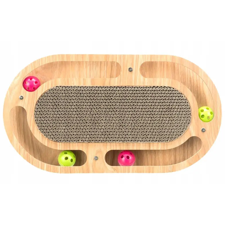 Trixie klorepost med baller, lyst ovalt aktivitetsbrett med fire plastballer og bølget kloreflate i papp, sett ovenfra.