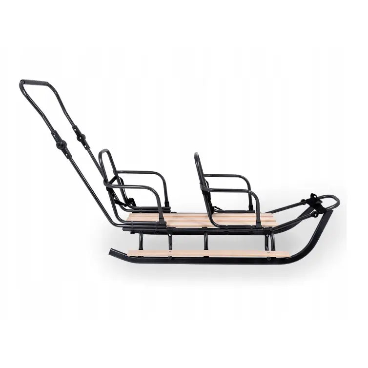 Tvillingtrille med gangehjelp, sort og naturfarget trekjelke med to seter og buet håndtak, sidevisning.