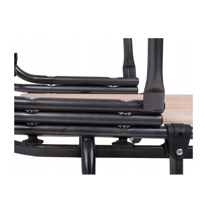 Tvillingtrille med gangehjelp, nærbilde av sorte metallrammer, lys trefinér og solide festeskruer i detalj.