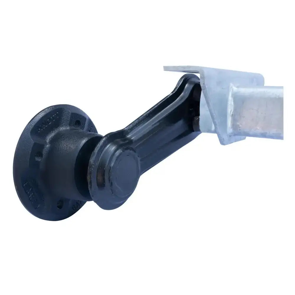 Aksling til tilhenger fra KNOTT, nærbilde av sort metallarm med rund veggmontering og sølvfarget feste.