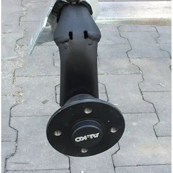 Aksling for tilhenger fra AL-KO, frontvisning med rund flens, fem bolthull og tydelig AL-KO-logo på senterlokket.