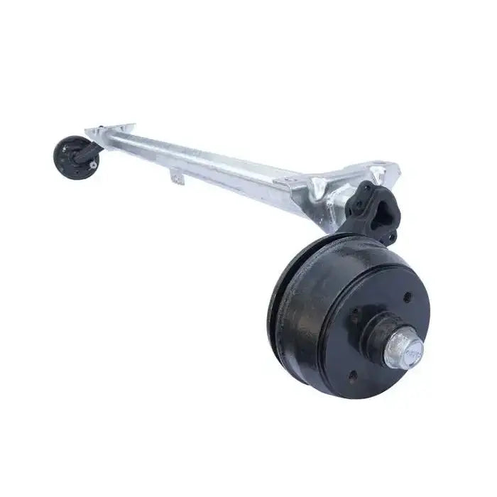 Aksling tilhenger AL-KO 750kg, nærbilde av svart trommelbrems-hjul mot hvit bakgrunn.