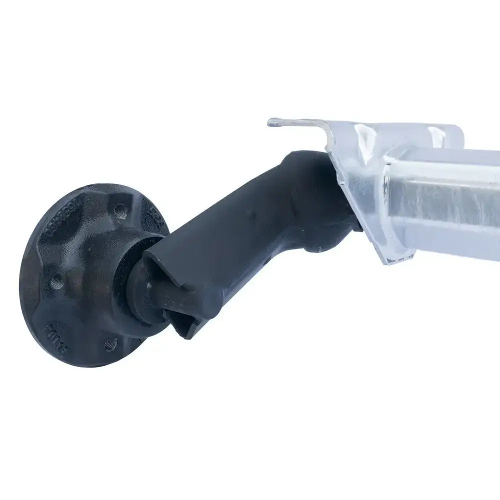 Aksling tilhenger AL-KO med sort veggfeste, monteringsplate og sølvfarget stang, sidevisning av skjøten.