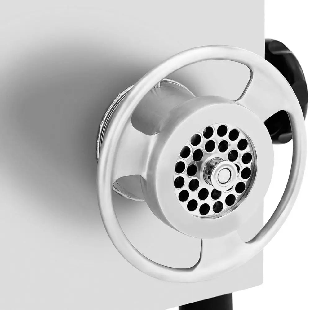 Ulven Profesjonell Kjøttkvern, detaljert nærbilde av metallskive med hull og rustfritt håndtak.