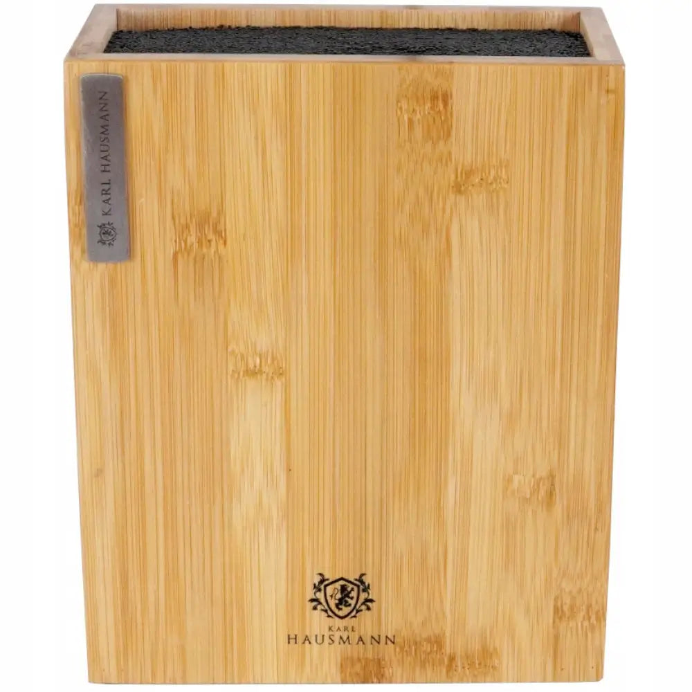 Universell bambus knivblokk, rektangulær med metallskilt og sort innmat, logo nederst på forsiden.