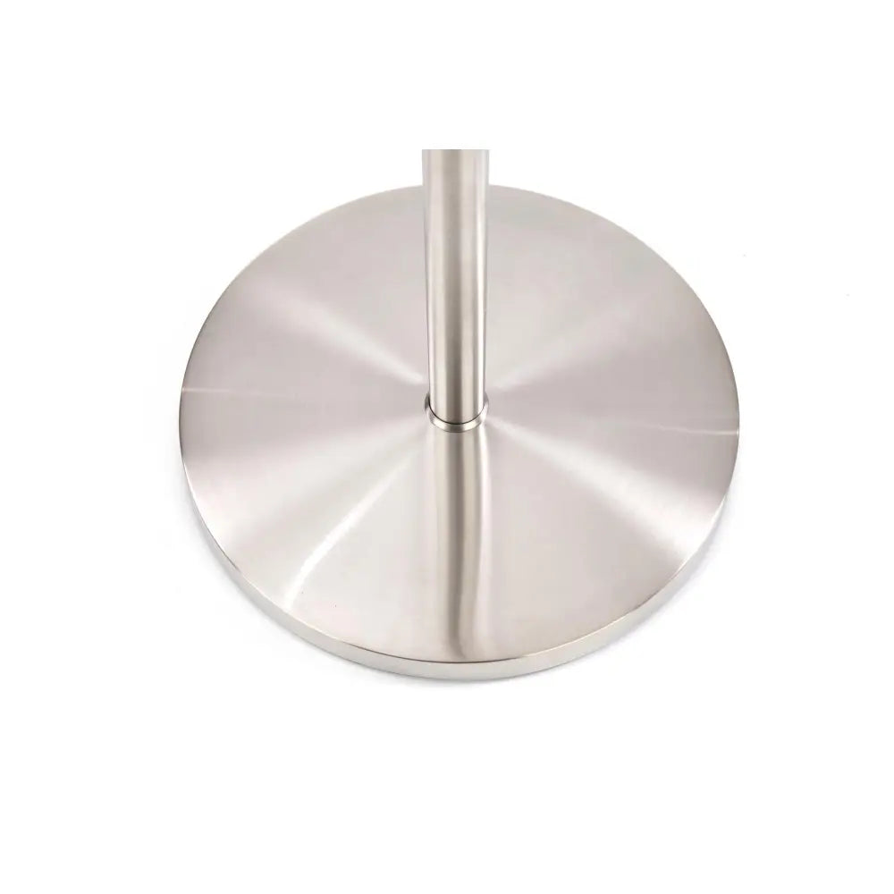 V49 hengende sølv, nærbilde av rund fot i børstet sølvmetall med sentral stang, sett ovenfra.