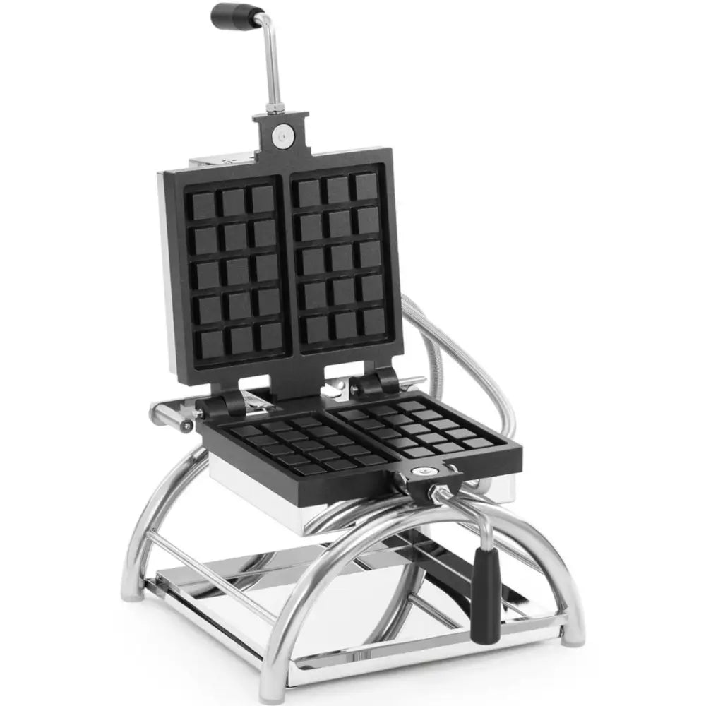 Vaffeljern med roterende plater, åpent lokk viser gridmønster og robust håndtak i sort og stål.
