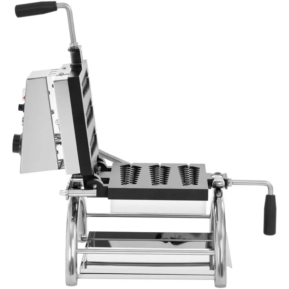 Vaffeljern med roterende plater, sidevisning med åpnet lokk som fremhever rillede former og svarte håndtak.