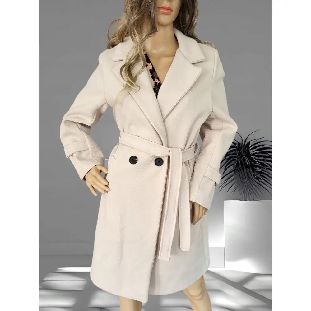 Vakker Lang Kremfarget Damefrakk Str. Uni