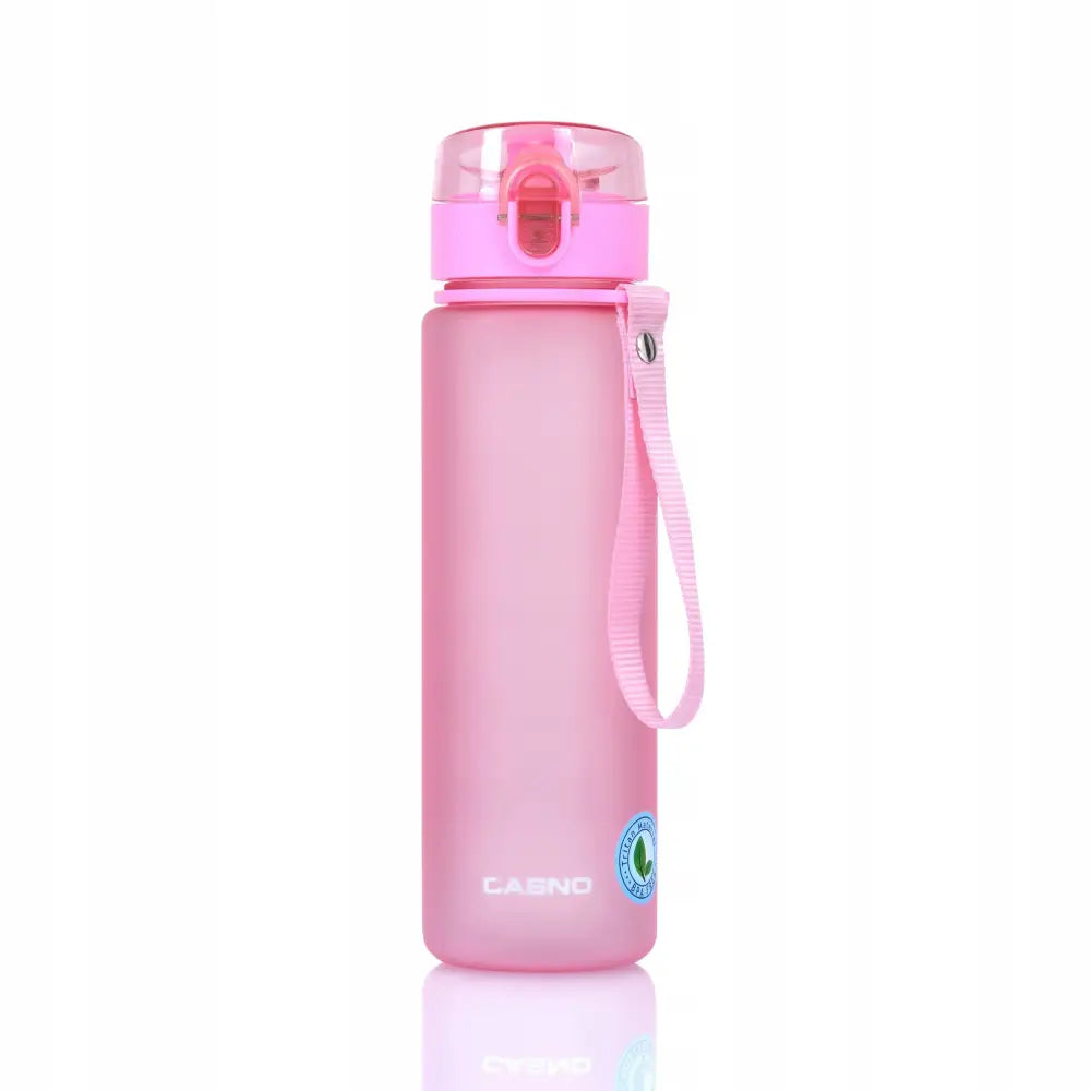Rosa vannflaske for barn, sett forfra med gjennomsiktig lokk, bærestropp og synlig logo nederst.