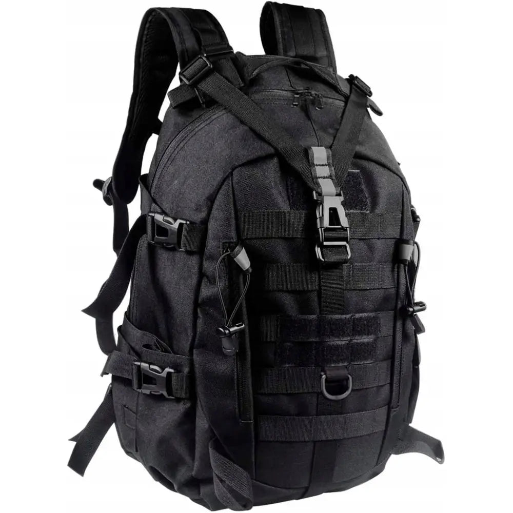 Vanntett taktisk svart sekk i robust stoff, skrå forside med MOLLE-fester, kompresjonsremmer og D-ring.