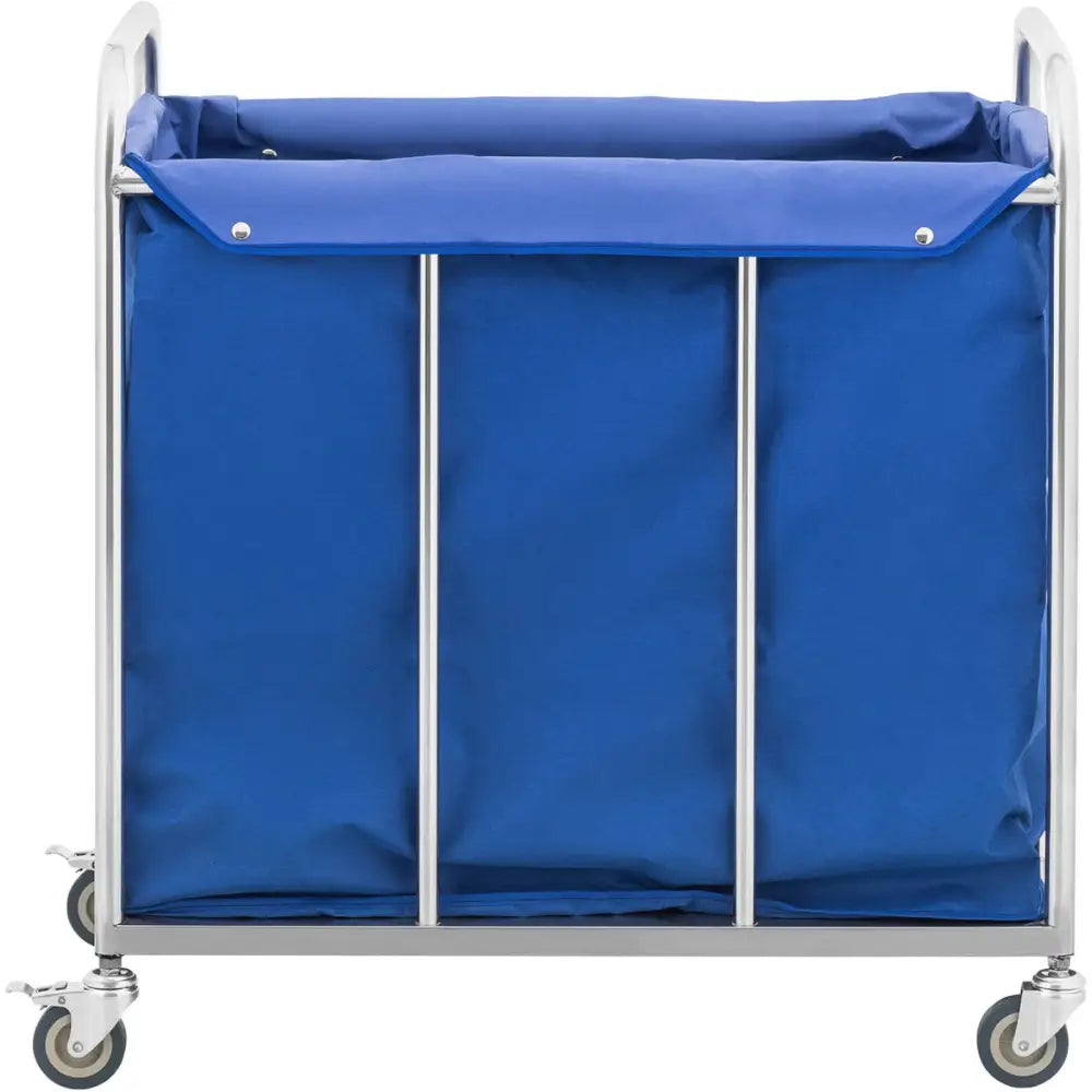 Varevogn kurv container for hotell, blå tekstilpose med trykknapper, metallramme og fire hjul sett forfra.