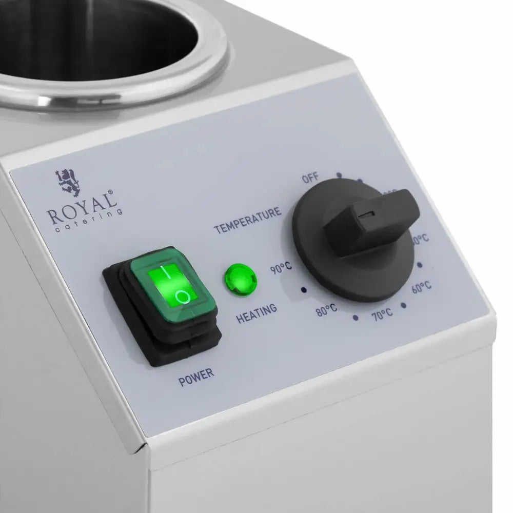 Varmepumpe for sausflasker, nærbilde av kontrollpanel med sort temperaturbryter og grønn indikatorlampe.