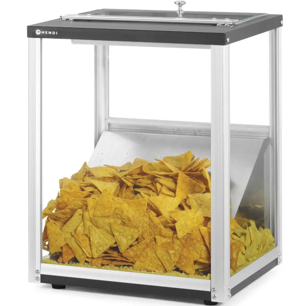 Varmevindu til nachos og nøtter, skrå frontvisning med glassdør og gule tortillachips inni skapet.