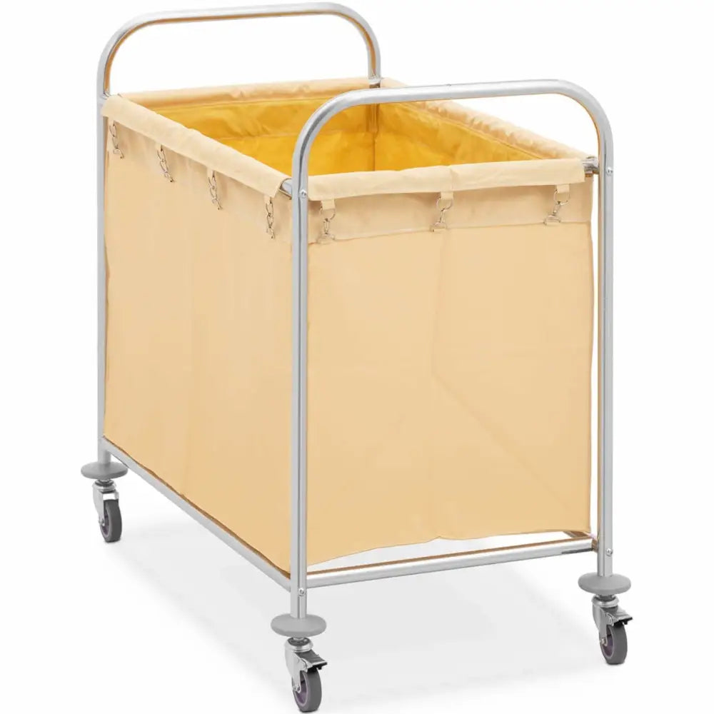 Vaskeriservice vogn med beige tekstilpose, skrå vinkel viser metallramme, fire hjul og kroker til posen.