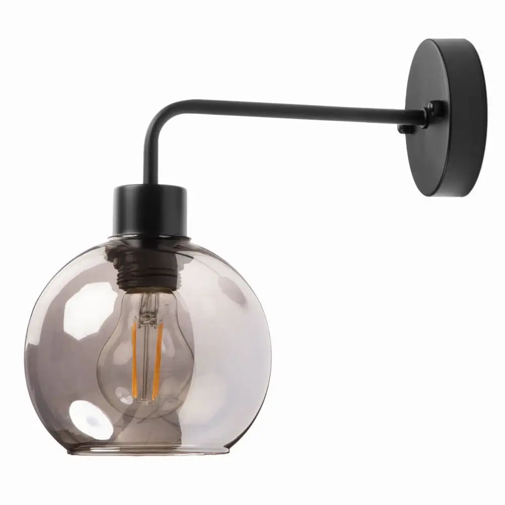 Veggkinket Retro Venus, sidevisning med rund røkfarget glasskuppel og sort metallarmatur mot hvit bakgrunn.