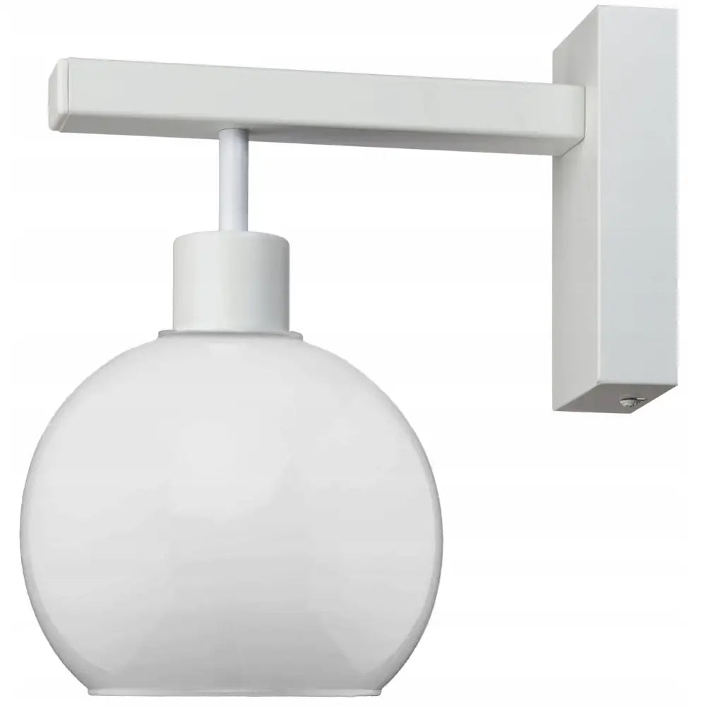 Vegglampe Venus Milky i matt hvit metall og glass, sidevisning av rund kuppel og firkantet veggfeste.