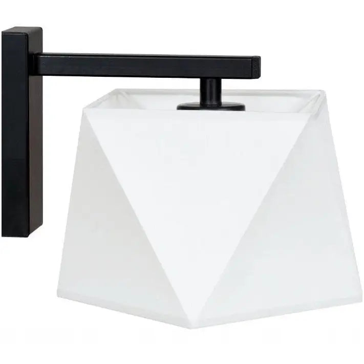 Vegglys Skjerm Diamant med hvit, firkantet glasskjerm og sort metallfeste, sidevisning mot nøytral bakgrunn.