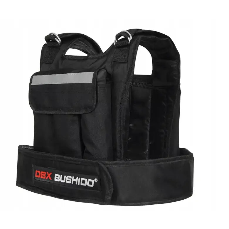 Vektvest 20kg, skråvisning som fremhever polstrede skulderstropper, frontlomme, refleks og logo på magebeltet.