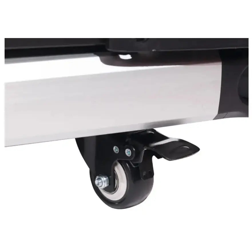 Verkstedbord Universal Multifunksjonell 7 i 1, nærbilde av sort hjul med brems på sølv metallramme.