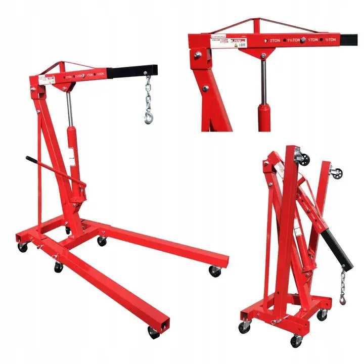 Verkstedkran for motorer, rød hydraulisk modell med krok, hjul og sammenfelt arm, vist i metallfinish.