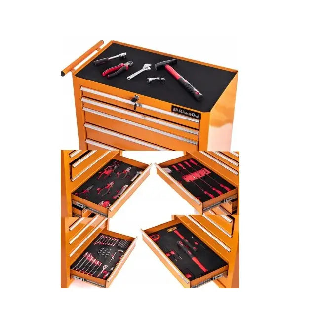 Verkstedskap XXL Pro fra Riwall, skråvisning med åpne skuffer fylt med rødt detaljert håndverktøy.
