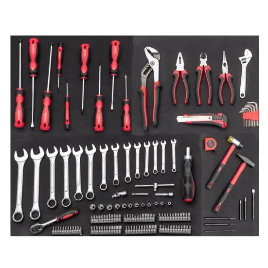 Verkstedskap XXL Pro Riwall, oversiktsbilde av 688 håndverktøy sortert på rad mot mørk bakgrunn.