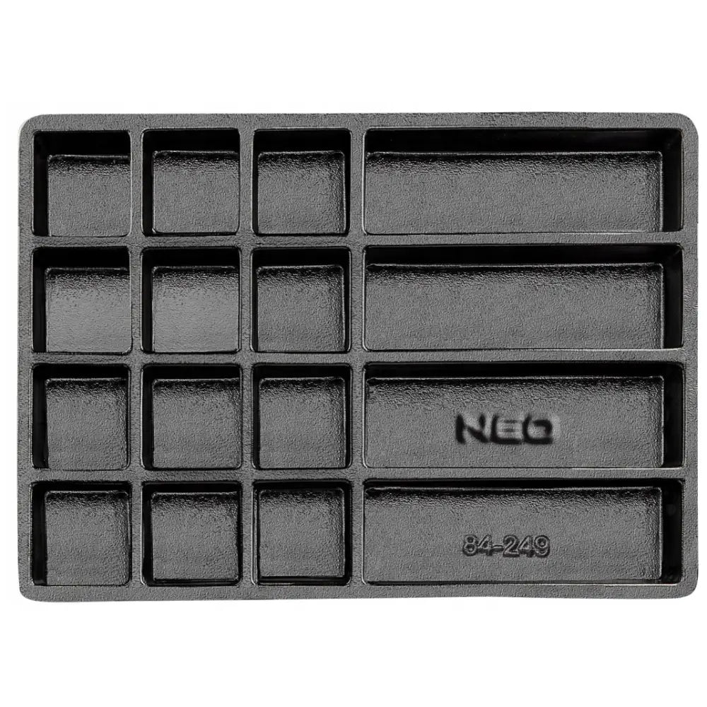 Sort plastinnsats til verkstedskap, sett ovenfra med ulike rom og preget logo nederst til høyre.