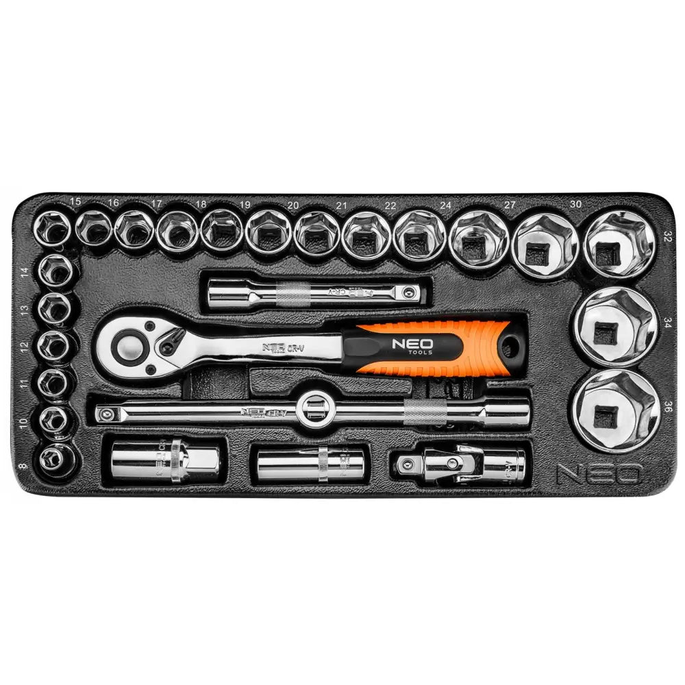 Pipenøkkelsett med skralle, sort plastetui og verktøy i krom, svart og oransje håndtak, sett ovenfra.