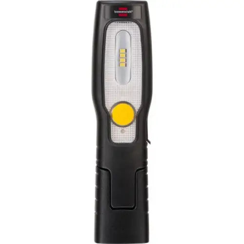 Verkstedslampe LED, frontbilde som fremhever LED-lysrekken og den store gule knappen på sort plastkropp.