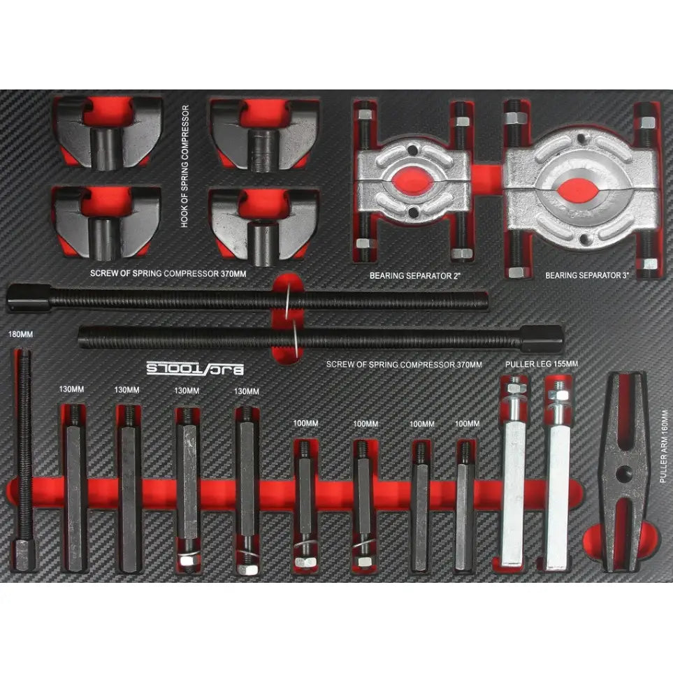 Verkstedsvogn med 7 skuffer, oversiktsbilde av sort verktøysett i rød skuminnsats med metallverktøy.