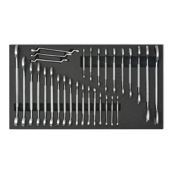 Fastnøkkel- og ringnøkkelsett i sølv, sortert etter størrelse i svart skuminnlegg, sett ovenfra.