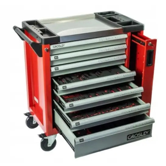 Verkstedvogn fra Grosley, skråvisning med åpne skuffer som viser sortert verktøy og uttrekkbart håndtak.