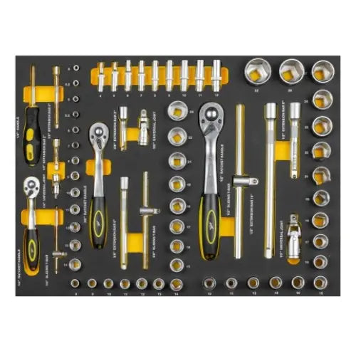 Sort verktøybrett med metalliske pipenøkkelverktøy, skralle og skrutrekkere, organisert i tilpassede spor.