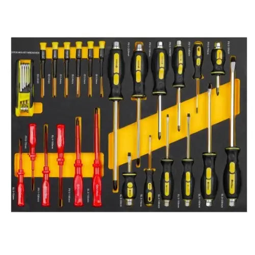 Sort og gult verktøybrett med skrutrekkere i flere størrelser, organisert i skuminnlegg for enkel oversikt.