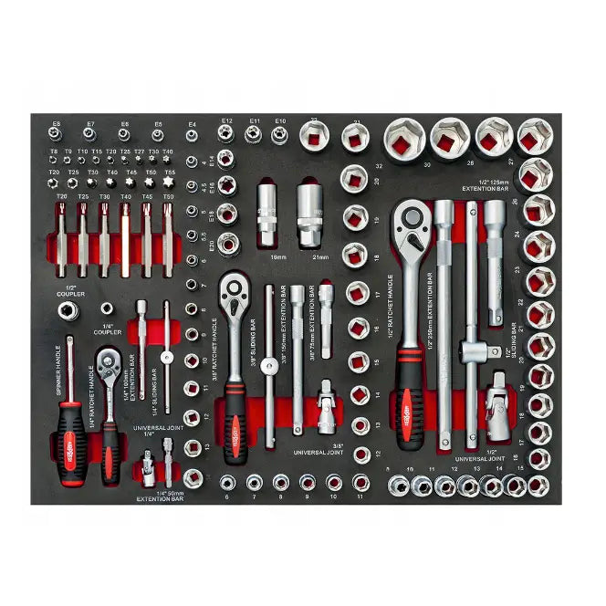 Verkstedvogn med utstyr, oversiktsbilde av sort skuminnlegg med metallverktøy og røde håndtak.