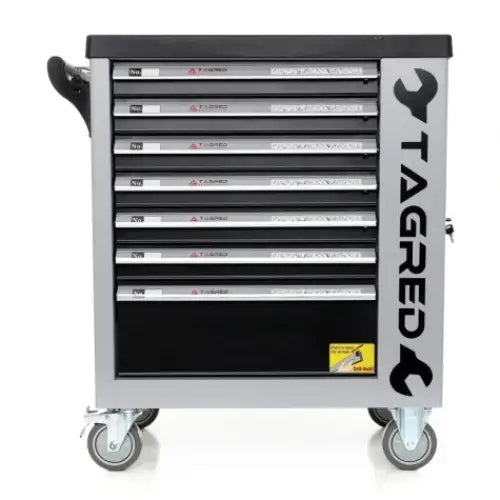 Grå verkstedvogn med syv skuffer, sort håndtak til venstre, hjul og tydelig logo samt nøkkellås til høyre.