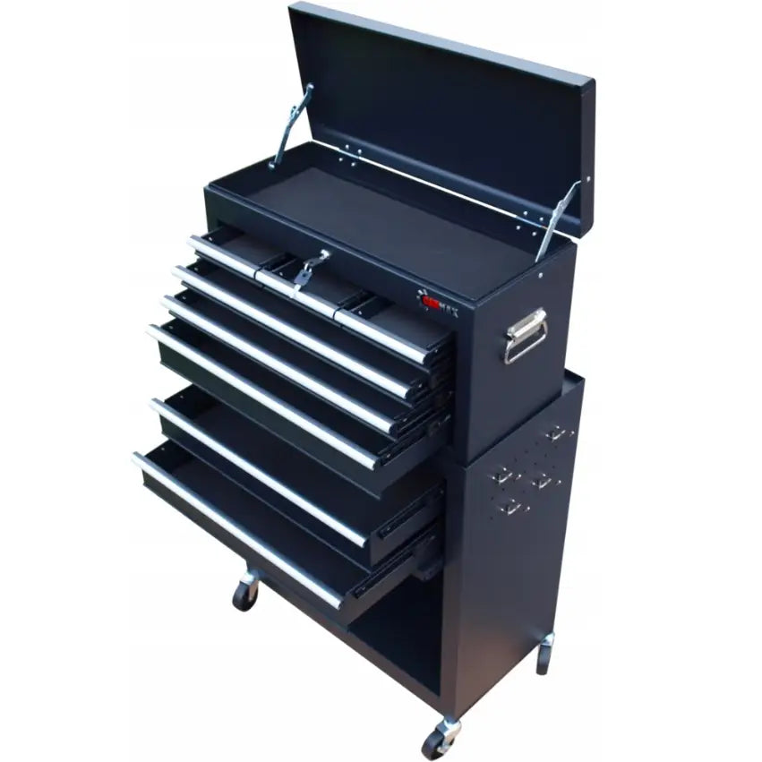 Sort verkstedvogn i metall med åtte åpne skuffer, håndtak på siden og hjul, sett skrått forfra.