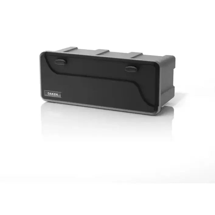 Verktøykasse Daken Blackit 750, skrå forsidevisning med to håndtak og diskret logo nederst til venstre.