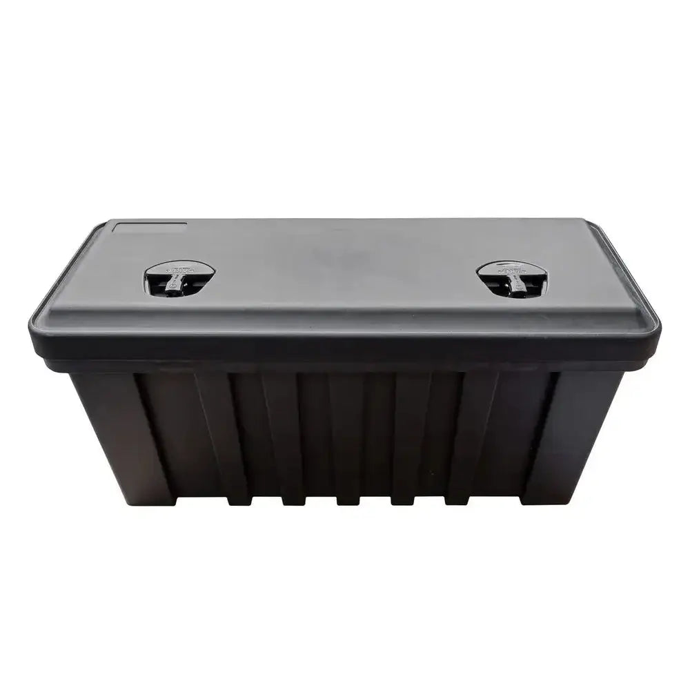 Verktøykasse Daken Just 900, svart plast med ribbede sider og to håndtak på lokket, frontvisning.