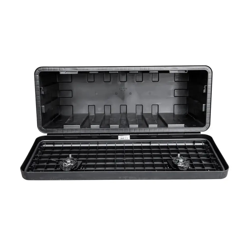 Verktøykasse Daken Just 900, åpen svart hardplastboks med rutemønstret lokk og synlige låsemekanismer.